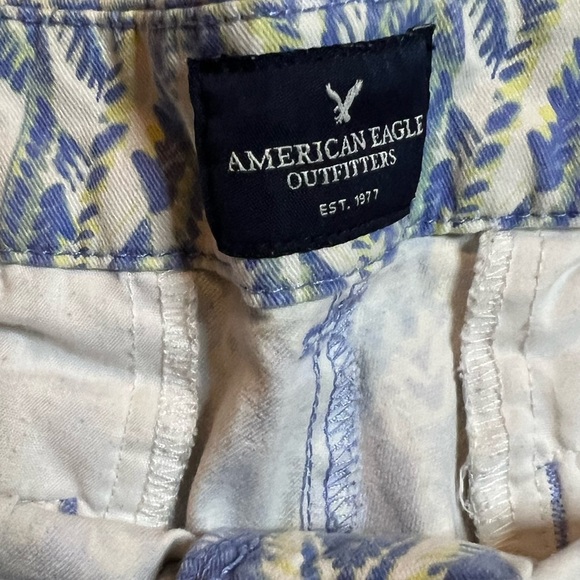 ⭐️American Eagle Blue Patterned Shorts - Picture 4 of 6